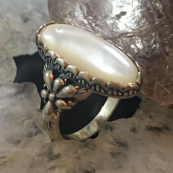 Carolyn Pollack Southwestern Style Sterling Oval Mother of Pearl Ring For Women - Picture 3 of 10